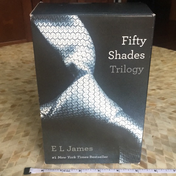 ❤️Fifty Shades Trilogy paperback set NIB E L James - Picture 2 of 7